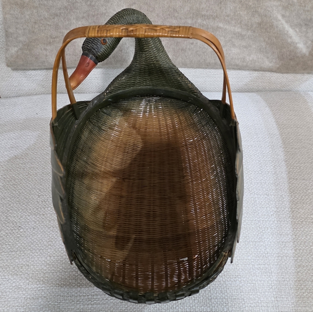 Vintage Zheijiang Wicker Green Duck Basket - Picture 6 of 9